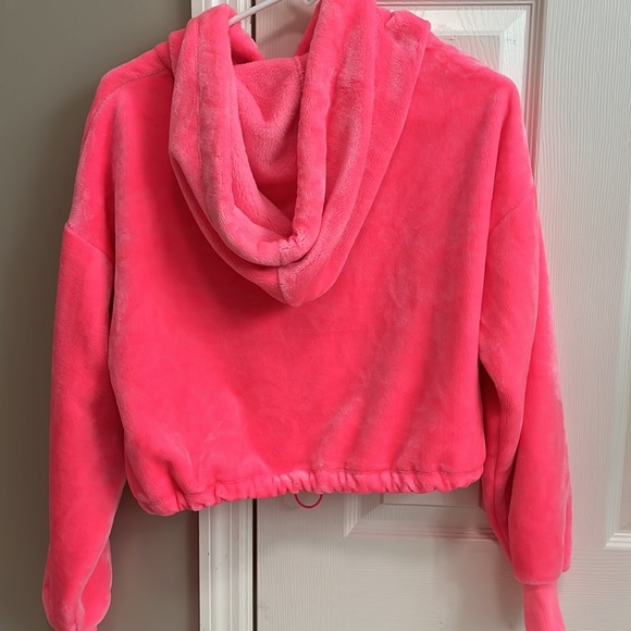 Sommer Ray Faux Fur Cinched Hem Cropped Hoodie Neon Pink Size Small - Picture 2 of 4